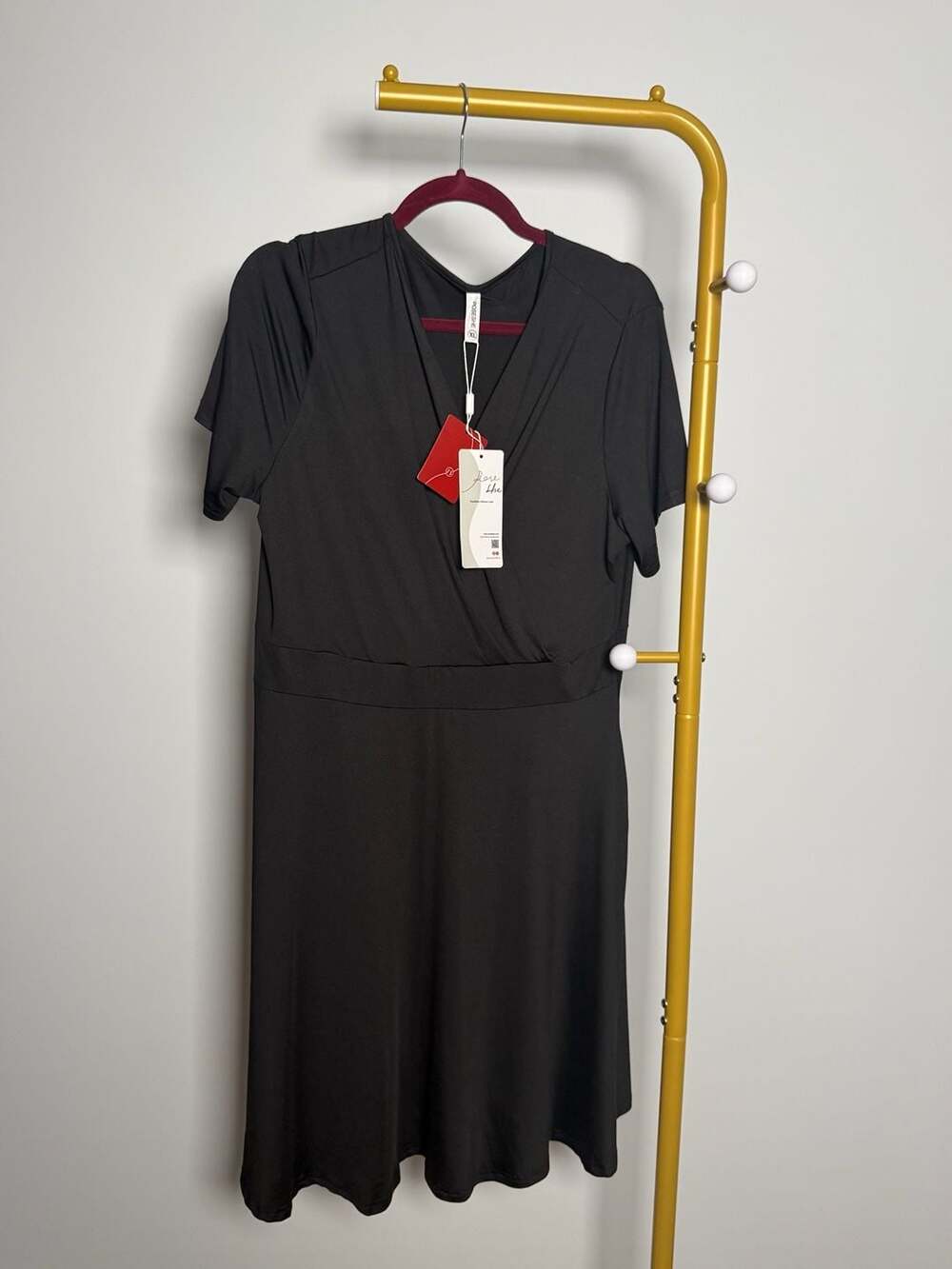 POSESHE Women's Plus Size Short Sleeve V-Neck Fit and Flare Midi Dress